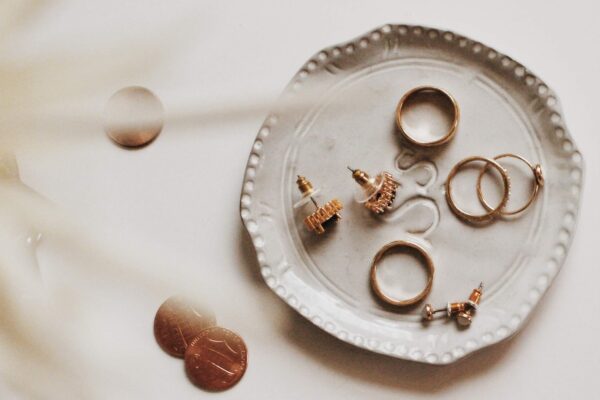 photo of accessories in a jewellery plate